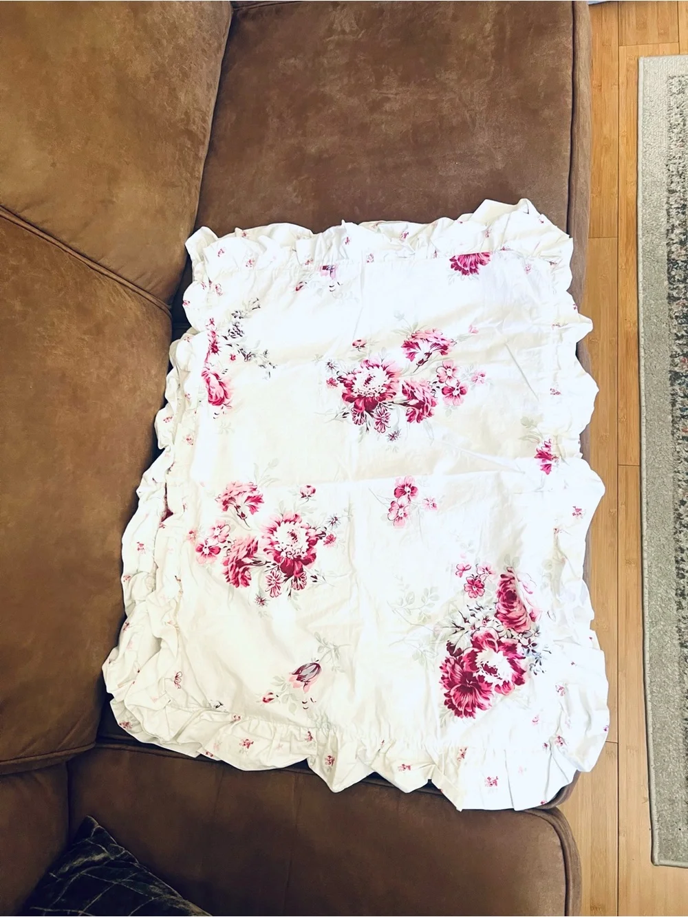 Simply Shabby Chic White Floral Ruffled 2 Pillow Cases